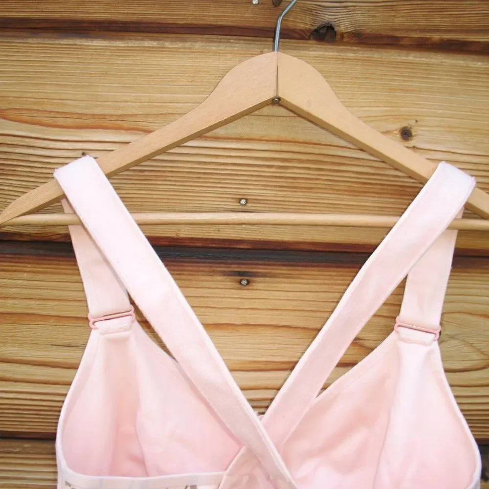 NWOT SHEFIT The Flex Sports Bra 3Luxe